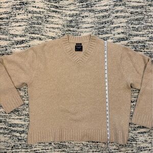 Abercrombie & Fitch V-Neck Sweater in Tan